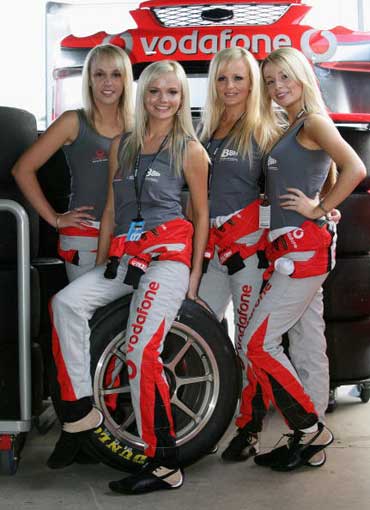 V8 Grid Girls