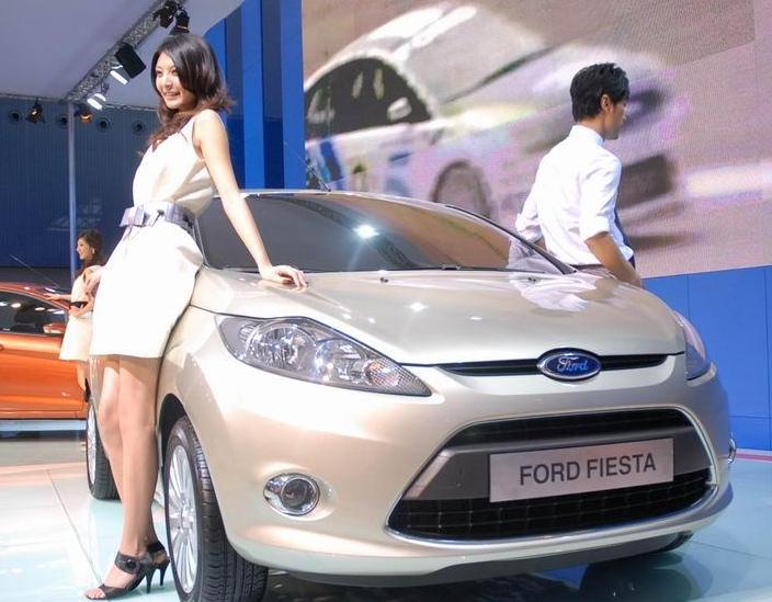 2010-ford-fiesta-sedan-9.JPG